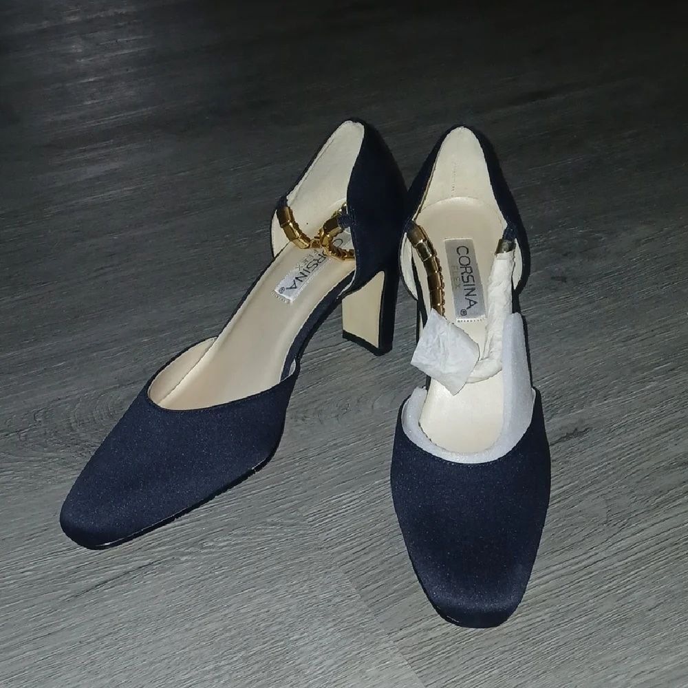 Vintage Corsina Flex Crystal   Navy gold accents ankle strap Sz 7B Narrow NWOT